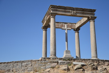 Los Cuatro Postes en &Aacute;vila