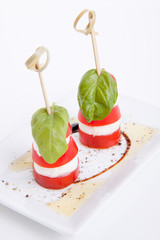 frische tomaten mozzarella mit Basilikum salat caprese