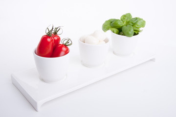 frische tomaten mozzarella mit Basilikum salat caprese