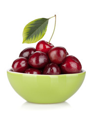 Ripe cherries in a bowl