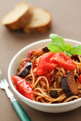 Spaghetti with eggplants and tomatoes