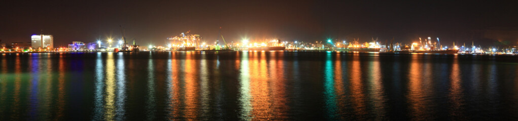 Fototapeta na wymiar Panormaic view of seaport at night