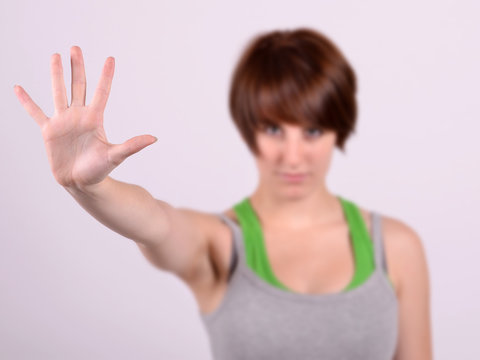 stopzeichen - junge frau