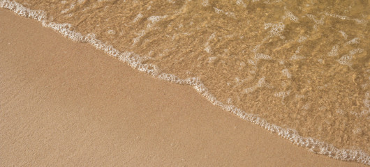 Fototapeta na wymiar piasku i fal w tle