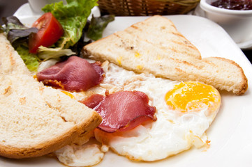 Sandwich with bacon