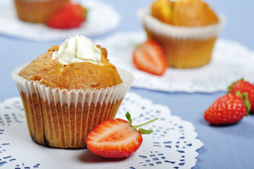 Muffins with strawberries