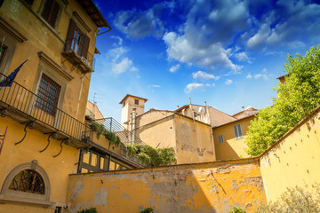 Fototapeta na wymiar Średniowieczne domy w Florencji