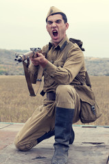 агрессивный солдат