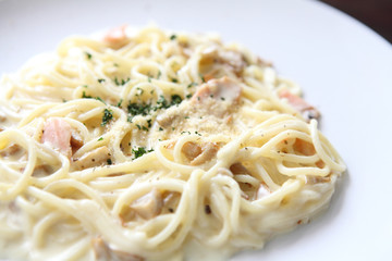 spaghetti white sauce with salmon