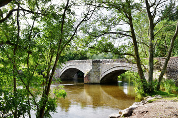 Fototapeta na wymiar Pooley Bridge i rzeki Eamont
