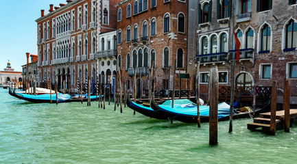 Fototapeta na wymiar gondole w Lagoon Wenecja Włochy Grand canal