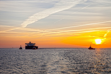 Obraz premium Seascape - Tanker ship at sunrise.