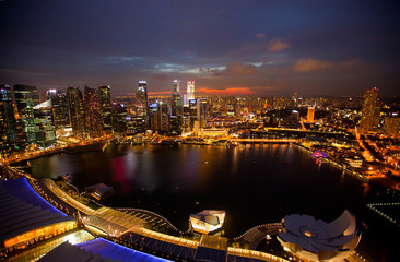 Fototapeta na wymiar Night scene of financial district from roof Marina Bay Hotel.
