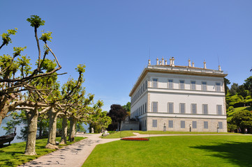 Fototapeta na wymiar Villa Melzi w mieście Bellagio w słynnym włoskim jeziorem Como ..