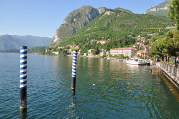 Fototapeta na wymiar Miasto menaggio w słynnym włoskim jeziorem Como