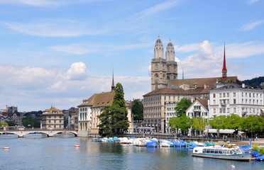 Fototapeta premium Zurich City Hall and Grossmuenster church across Limmat river