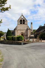 Naklejka premium église et monument aux morts d'Ambrugeat (Corrèze)