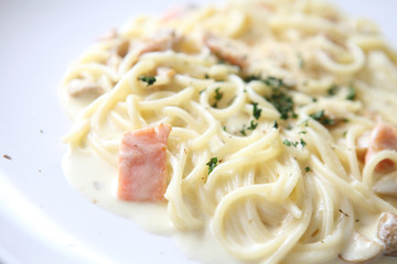 spaghetti white sauce with salmon