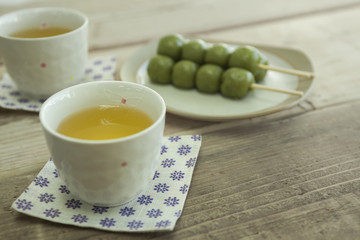 お茶と草団子