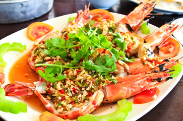 Thai style golden river prawn with garlic and pepper sauce.