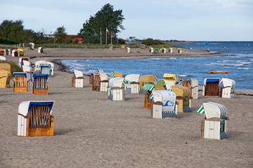 Strandkörbe am Strand von Heiligenhafen an der Ostsee, Schleswig-Holstein