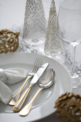 festlich gedeckter Tisch