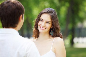 Obraz premium Young love Couple smiling under blue sky