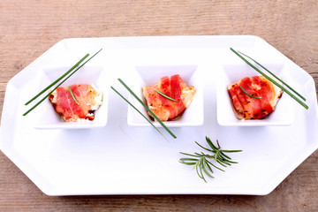 Ziegenkäse im Speckmantel