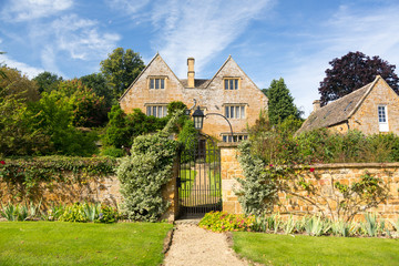 Old cotswold stone house in Ilmington