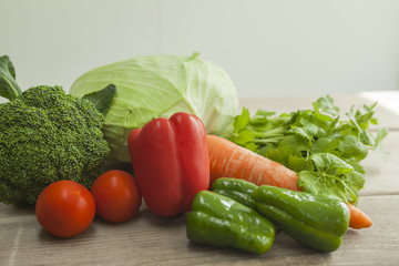 テーブルに置かれた野菜