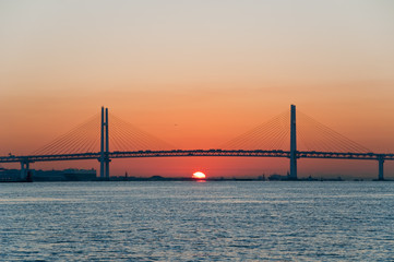 Fototapeta na wymiar Yokohama Bay Bridge Wschód