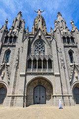 Fototapeta na wymiar Sacred Heart Church Temple de Sagrat Cor w Barcelonie