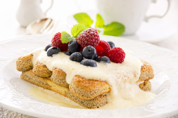 Tiramisu mit Früchten