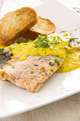 Saibling mit Safransauce