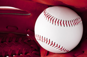 野球のボールとグローブのアップ