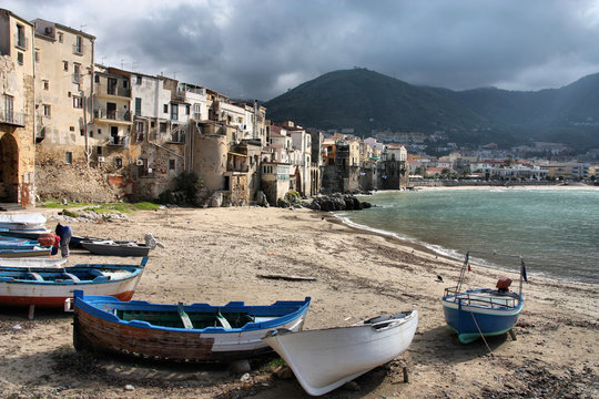 Sicily - Cefalu beach and boats