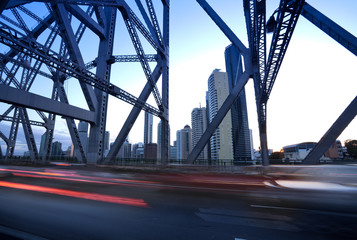 Fototapeta na wymiar Brisbane drogi miejskie, światła samochodowe