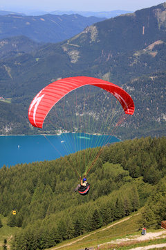 Gleitschirmfliegen am Zw&ouml;lferhorn