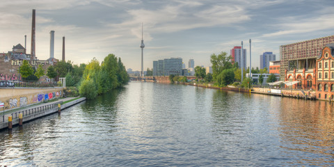 Naklejka premium View of the Spree river from the Schilling bridge in Berlin