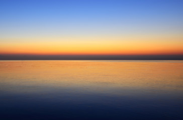 Obraz premium Beautiful sunset above the sea