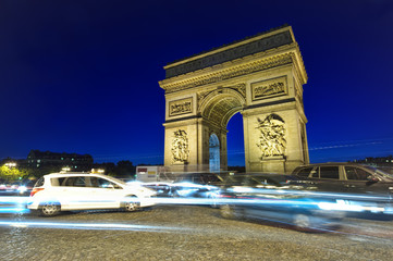 Fototapeta na wymiar ruch w Arc de Triomphe - Łuk Triumfalny, Paryż, Francja