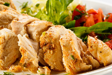 Grilled chicken breast and vegetables