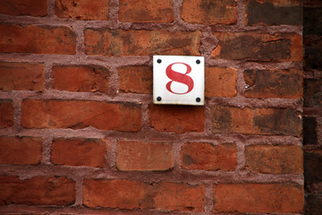 Hausnummer 8