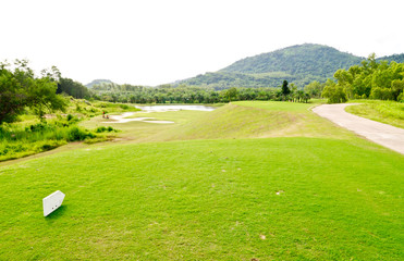 Obraz premium t-off at the golf field