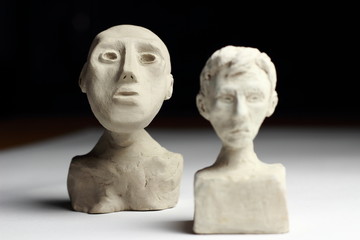 Obraz premium Statuettes - bustes en argile