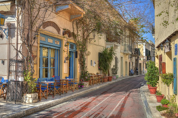 Fototapeta na wymiar Tradycyjne domy w okolicy Plaka, Ateny, Grecja