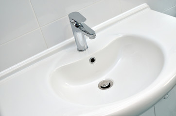 modern bathroom sink in white ceramic