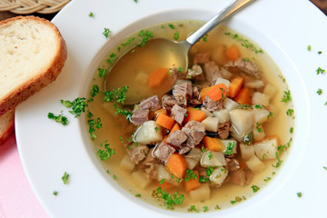 Rindfleischsuppe