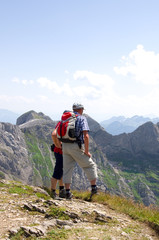 Fototapeta na wymiar Piesi w Alpstein - Alpy - Szwajcaria