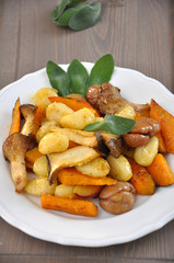 Gnocchi mit Kürbis, Pilzen, Maroni und Salbei